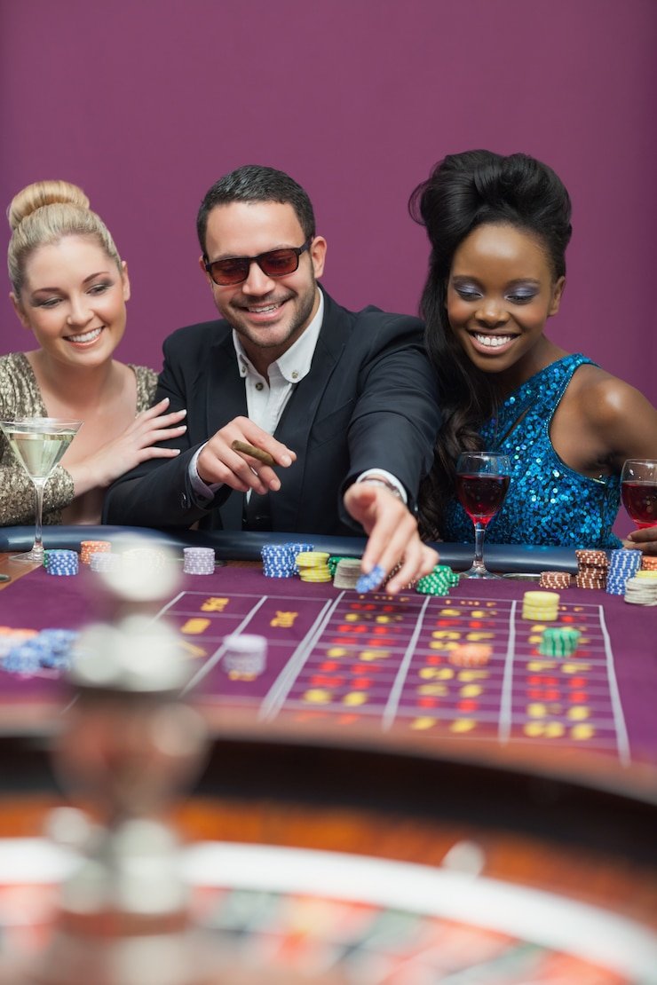 Betting interface for Pretty Gaming roulette on wira99 login showing chip placement and payout table
